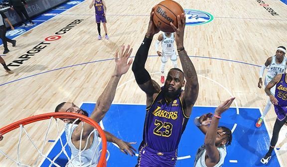 nba比赛押注正规网站逆转！浓眉33+17爱德华兹31+3詹姆斯创NBA纪录西部(图2)