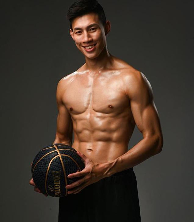 nba比赛押注平台篮球达人更是肌肉教练阳刚爷们的他练就了八块腹肌和人鱼线(图6)