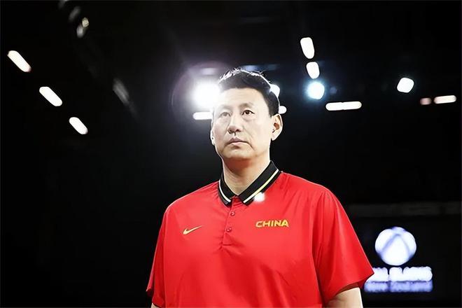 nba比赛押注正规网站李楠家庭近况：和妻子相爱30年儿子比他高21公分却有两大隐(图1)