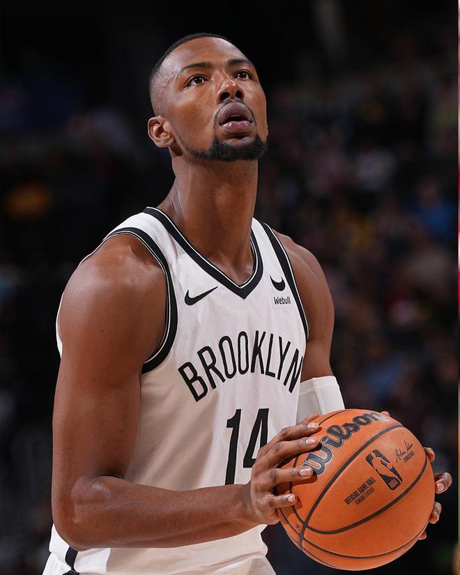 nba比赛押注正规网站湖人补强最大短板！天才中锋或成奇兵他可助詹眉战胜掘金勇士？(图1)