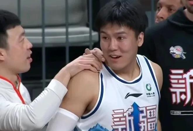 nba比赛押注平台【观点】压力给到CBA！重罚黄荣奇后 周琦+莫兰德该被追罚吗(图4)