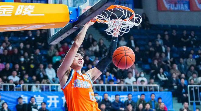 nba比赛押注平台邹阳：从16岁天才少年到CBA月最佳星锐(图9)