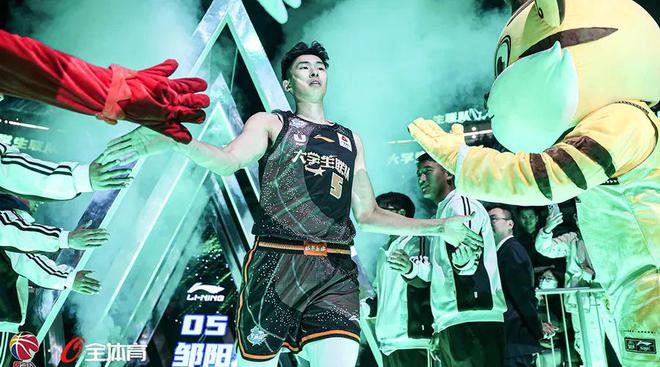 nba比赛押注平台邹阳：从16岁天才少年到CBA月最佳星锐(图10)